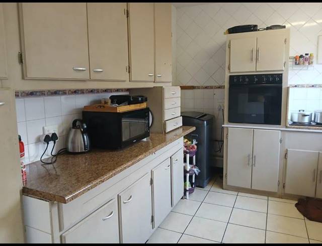 2 BEDROOM APARTMENT FOR SALE IN SASOLBURG EXT 2